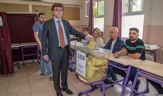 CHP&#039;li Yüksel Taşkın oyunu Atatürk Lisesi&#039;nde kullandı