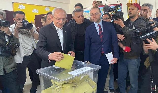 Cumhurbaşkanı adayı Kılıçdaroğlu Ankara&#039;da oyunu kullandı