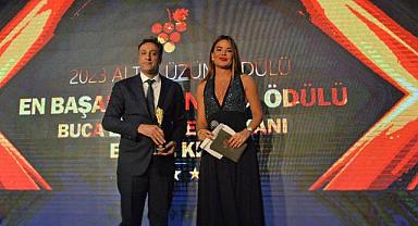 Deprem felaketi sonrası yaptığı çalışmalar için Buca Belediye Başkanı Erhan Kılıç'a ödül