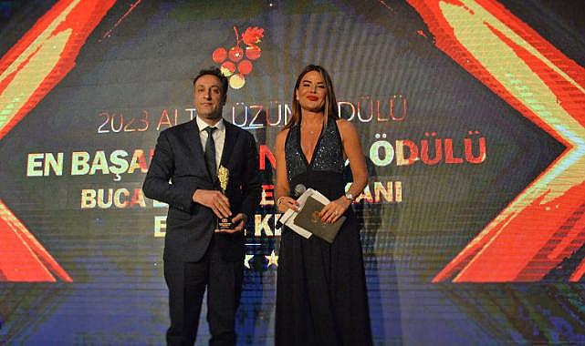 Deprem felaketi sonrası yaptığı çalışmalar için Buca Belediye Başkanı Erhan Kılıç&#039;a ödül