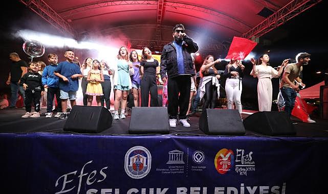 Efes Selçuk&#039;ta 19 Mayıs coşkusu: Size ihtiyacımız var gençler