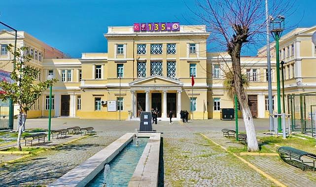 İzmir Atatürk Lisesi 135&#039;inci yaşını pilavla kutluyor