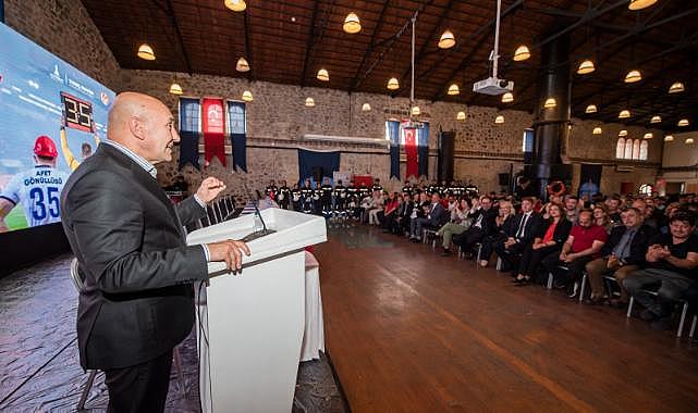 İzmir&#039;de sporcular afet gönüllüsü oluyor