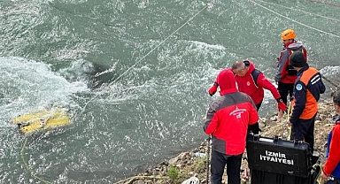 İzmir'den giden dalgıçlar Munzur Çayı'nda kaybolan 3 kişiyi arıyor