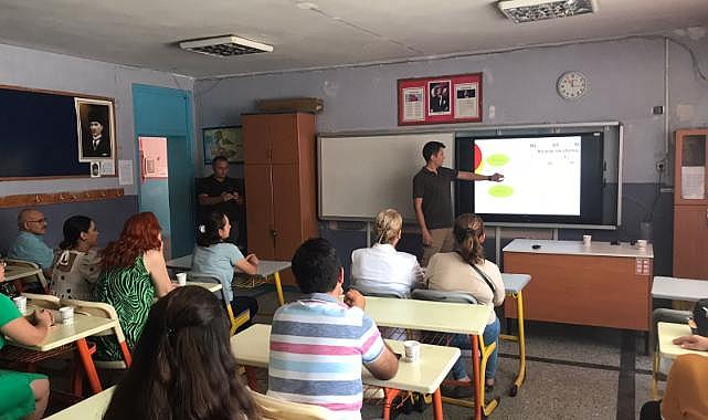 İzmir İl Milli Eğitim Müdürlüğü “Aile Okulu Projesi” Eğitimleri ile Velilerde Farkındalık Yaratmaya Devam Ediyor