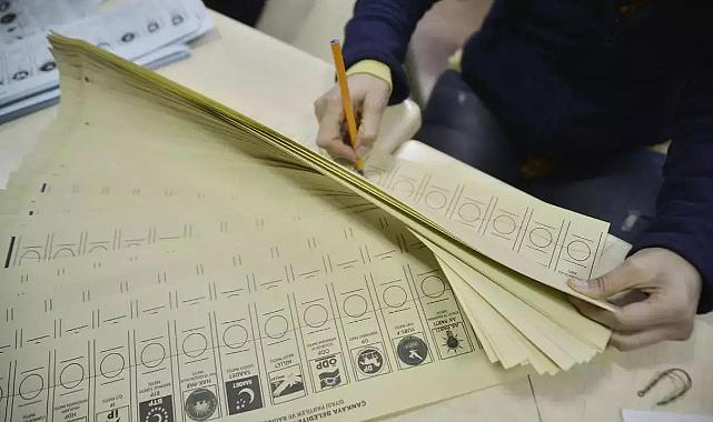 İzmir&#039;in siyasetçileri sandık başında!