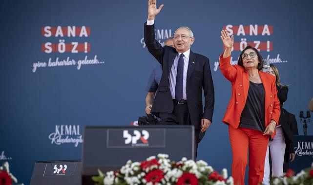 İzmir Kemal Kılıçdaroğlu’nu bağrına bastı
