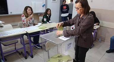 İzmir sandıklara koştu: Oy pusulası çok geniş!