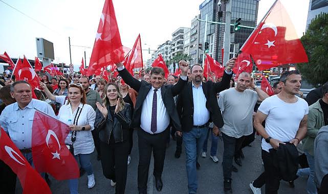 Karşıyaka 19 Mayıs’ta gelincik tarlasına dönüştü