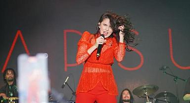 Karsu Alaçatı’yı mest etti