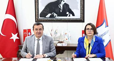 Konak’ta imzalar güçlü kadınlar için atıldı