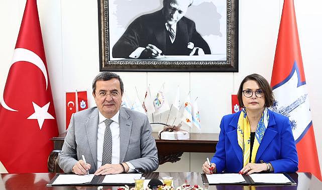 Konak’ta imzalar güçlü kadınlar için atıldı