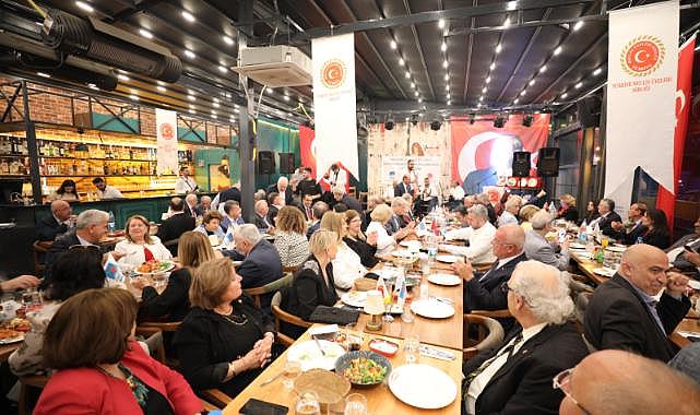 Narlıdere&#039;de İzmir&#039;e Hizmet Edenlere Vefa Gecesi