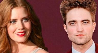 Netflix Yapımı Komedide Robert Pattinson ve Amy Adams Bir Araya Geliyor!