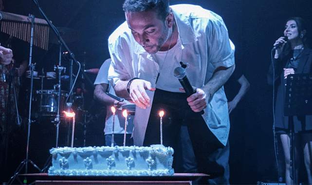 Oğuzhan Koç yeni yaşına sahnede girdi