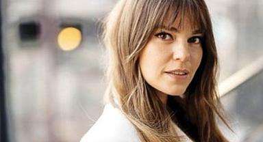 Oyuncu Aslı Enver, 7 aylık hamilelik pozunu ilk kez paylaştı