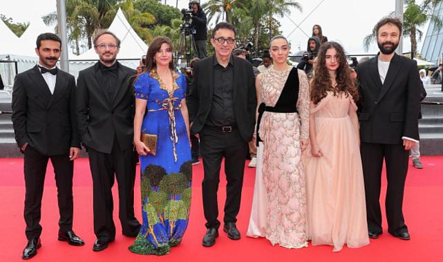 Oyuncu Merve Dizdar, Cannes Film Festivali&#039;nden Türkiye&#039;ye dönüş uçağına binemeyince isyan etti: Yarın sabah setim var ve uçamadım