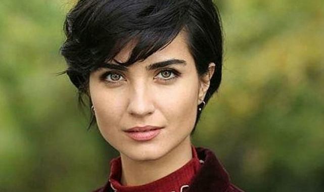 Oyuncu Tuba Büyüküstün, sosyal medyadan takipçilerini uyardı: Bilinçli oy kullan