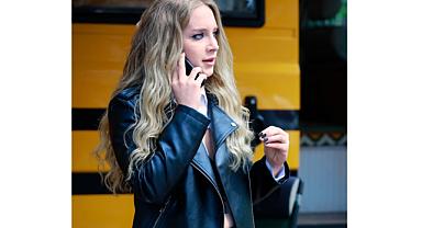 Seçim sonucunu gören oyuncu Hayal Köseoğlu, gözyaşlarına hakim olamadı