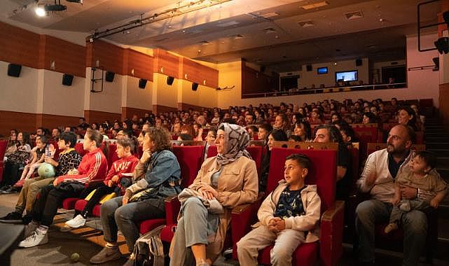 &quot;Soytarılar Okulu&quot; İzmirli çocuklarla buluştu