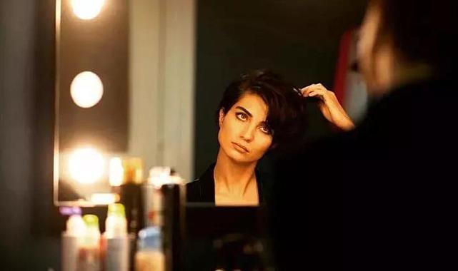 Tuba Büyüküstün acı haberi sosyal medya sayfasından duyurdu