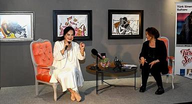 Türkan Şoray hayranlarıyla Kuşadası'nda buluştu