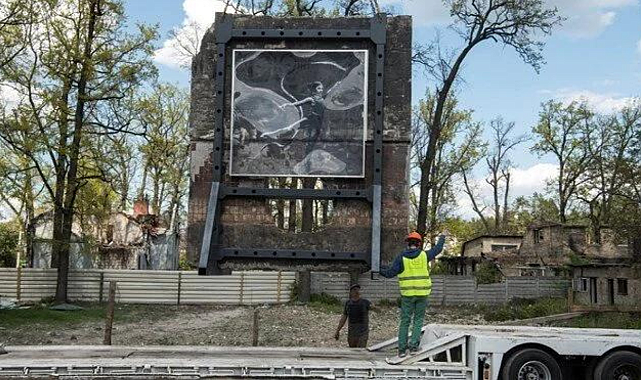 Ukrayna&#039;daki Banksy&#039;nin duvar resmi taşındı
