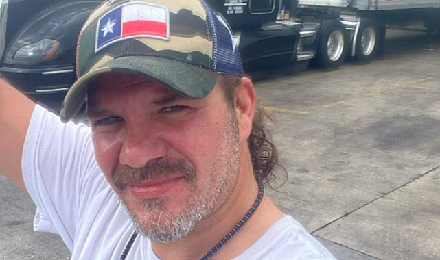 Yıllar önce Türkiye&#039;yi terk eden Tolga Karel, Kılıçdaroğlu&#039;na seslendi: İstifanızı açıklayın