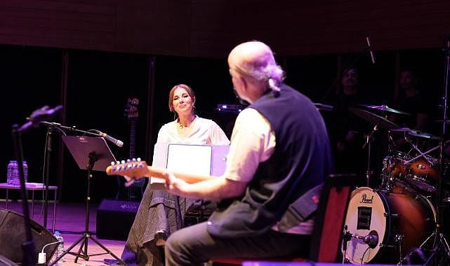 3. İzmir Uluslararası Film ve Müzik Festivali’nde Zuhal Olcay’dan unutulmaz konser