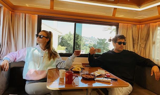 Afra Saraçoğlu ve Mert Ramazan Demir&#039;in el ele görüntüleri aşk iddialarını güçlendirdi