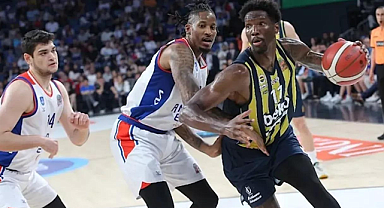 Anadolu Efes, Fenerbahçe Beko karşısında seriyi 2-1 yaptı