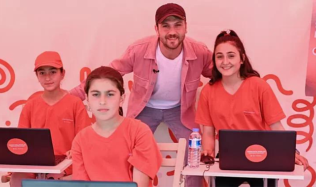 Aras Bulut İynemli Kahramanmaraş&#039;ta çocuklarla buluştu