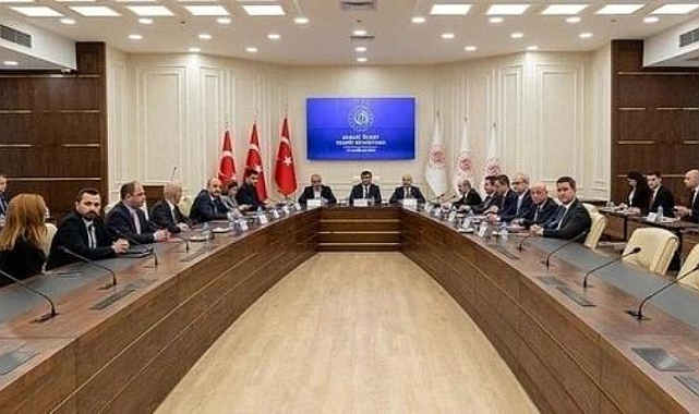 Asgari ücret görüşmeleri: İşçi taleplerini iletecek