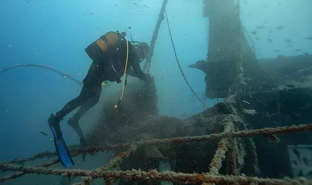 Balıkçılar 9 Eylül Vapuru&#039;nu rahat bırakmıyor!