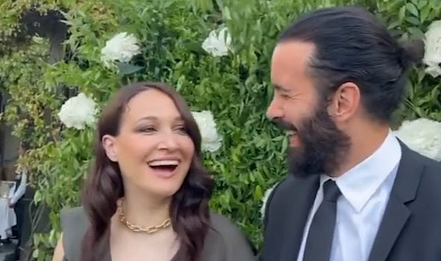 Barış Arduç&#039;tan &quot;Bebeğiniz kime benziyor?&quot; sorusuna romantik yanıt: Karıma aşığım, ona benzemesi müthiş