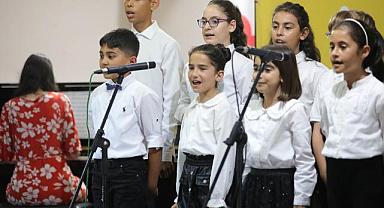 Basamak kursiyerleri yıl sonu gösterileriyle sahnede