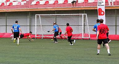 Bayraklı’da dostluk turnuvası