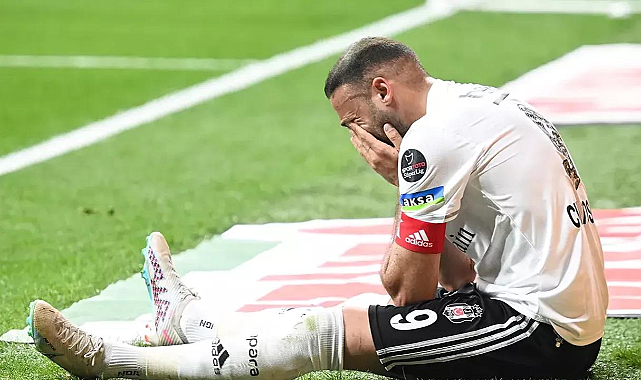 Cenk Tosun&#039;dan Beşiktaş&#039;a kötü haber