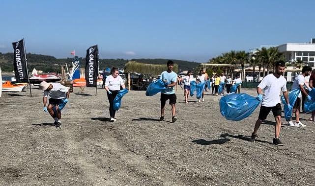 Çevre Günü’nde plaj temizliği