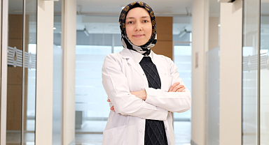 Diş aralarının temizliği için en etkili yöntem diş ipi kullanmak