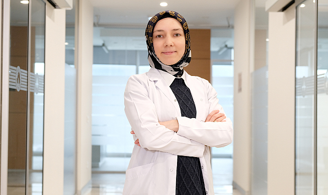 Diş aralarının temizliği için en etkili yöntem diş ipi kullanmak