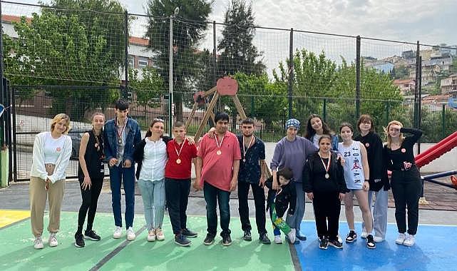 Egeli genç iletişimcilerden “Engelsiz Tebessüm” projesi