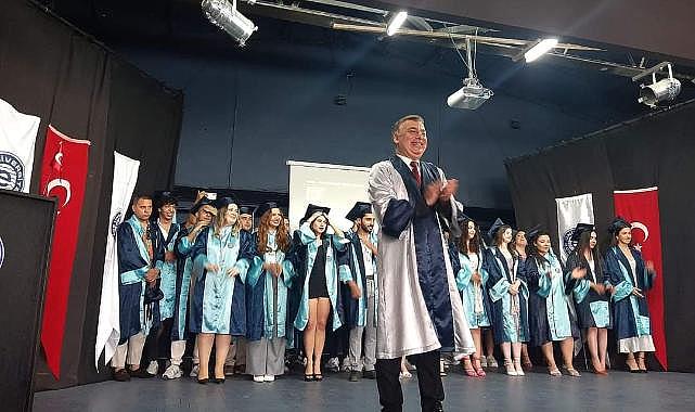 EÜ Çeşme Turizm Fakültesi çatısı altında ilk mezunlarını verdi