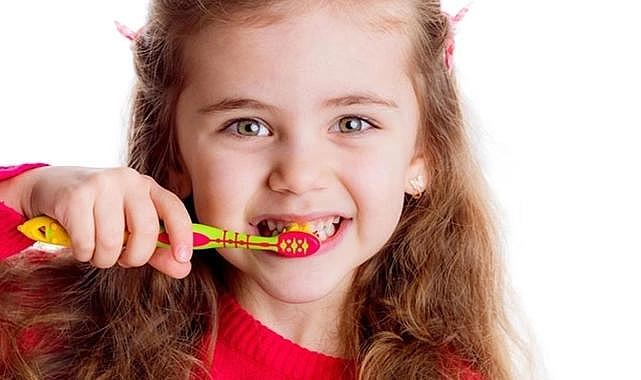 Florür uygulaması dişin tedavi edilme gereksinimi azaltır