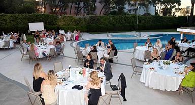 İZİKAD 15. yaşını kutladı