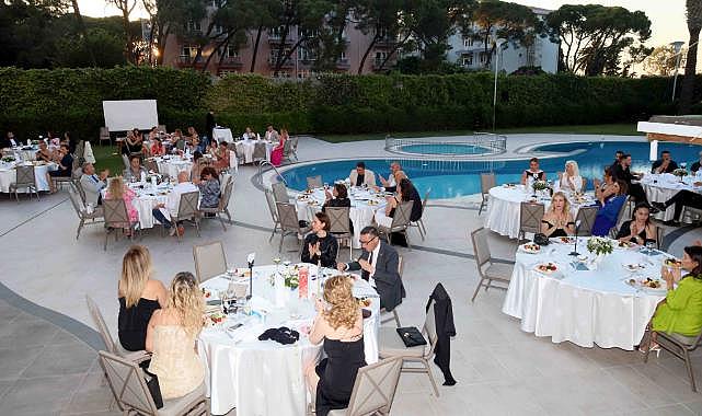 İZİKAD 15. yaşını kutladı