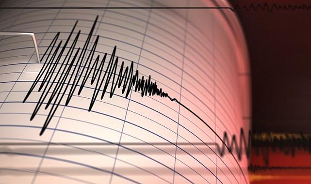 İzmir&#039;de korkutan deprem