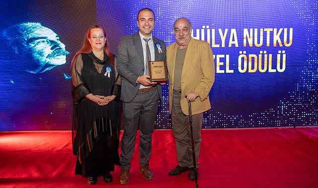İzmir Şehir Tiyatroları’na 6 dalda “Özdemir Nutku” ödülü