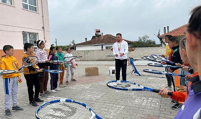 Kınık&#039;ta Tenis Her Yerde Projesi