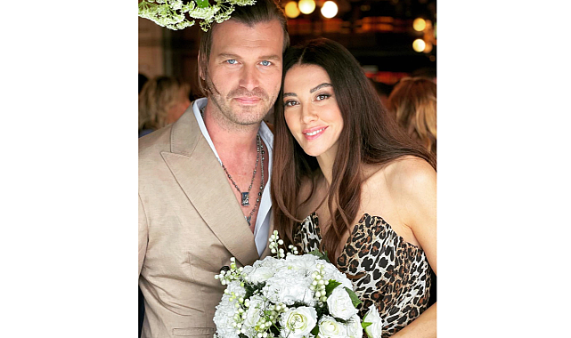 Kıvanç Tatlıtuğ ve Başak Dizer, oğulları Kurt Efe ile tatilde